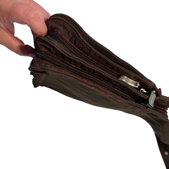 Baggallini Cross Over Crossbody Bag Medium Size - Picture 3 of 9